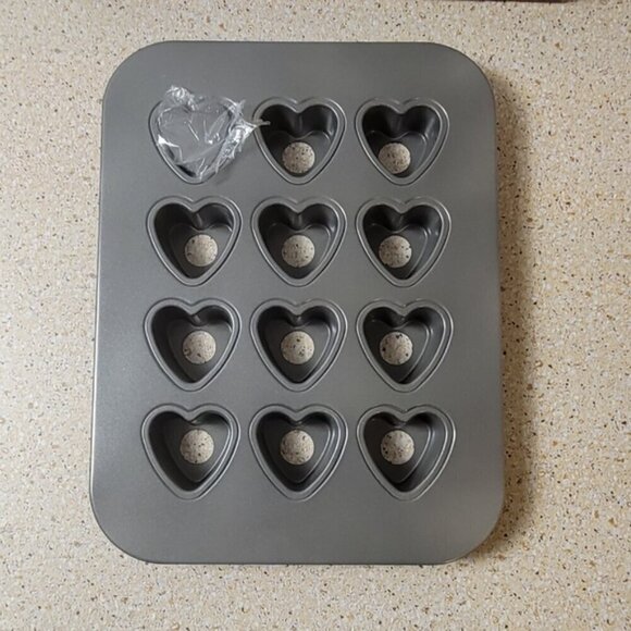 Miniature Heart Cheese Cake Pan. - Picture 6 of 6
